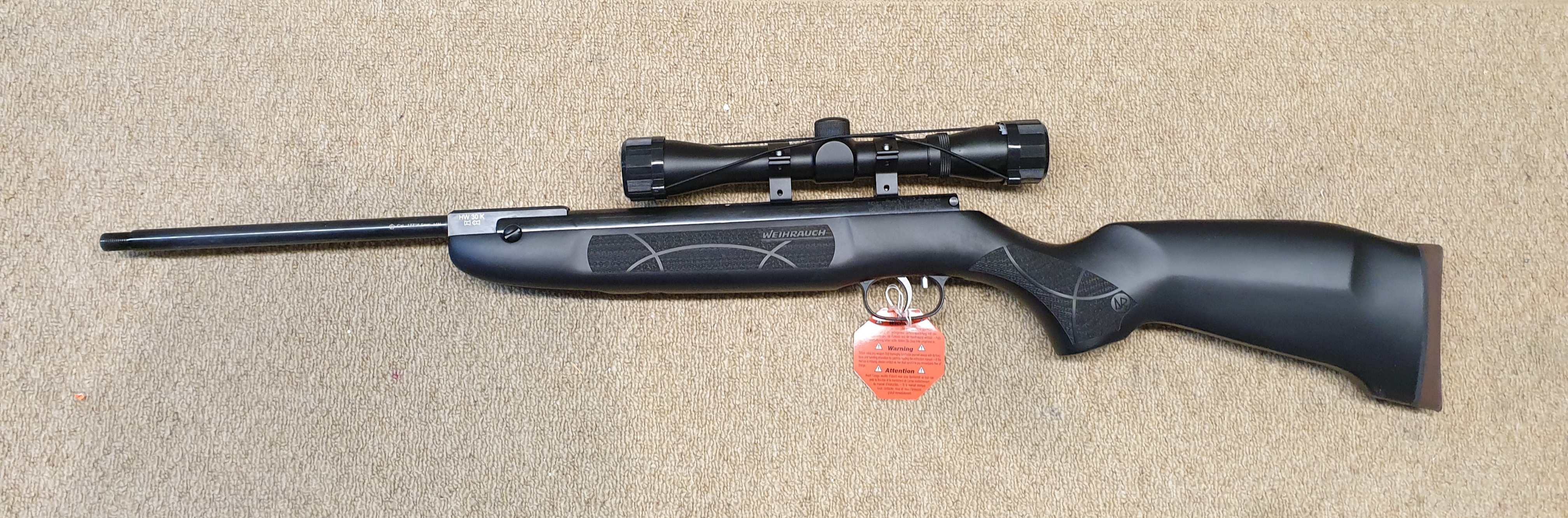 WEIHRAUCH HW 30 S 4,5 mm mit Synthetikschaft WEIHRAUCH HW 30 S mit Spezial-Schaft und Zielfernrohr